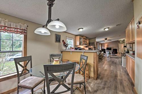 Fire Pit, 13 Mi to Silver Springs SP Quiet Escape in Ocklawaha