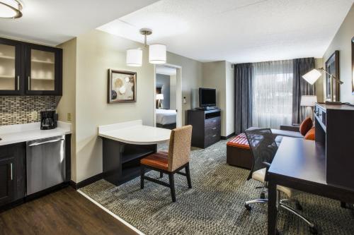 Staybridge Suites Cleveland Mayfield Heights Beachwood