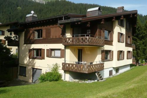 Appartement in Hus Signal met prachtig uitzicht op de bergen - Apartment - Klosters Serneus