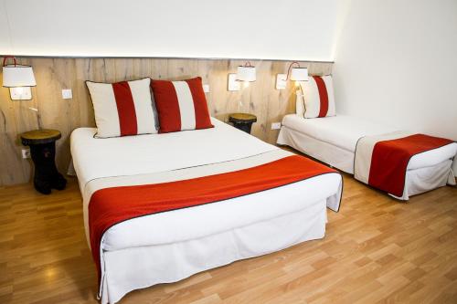 3 twin beds