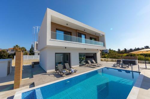 Villa Marlene walking distance to Coral Beach! - main image