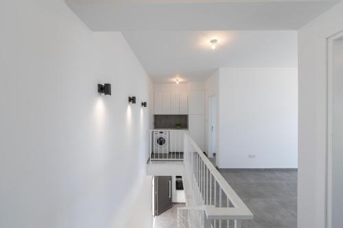 Villa Marlene walking distance to Coral Beach! - image 6
