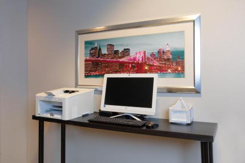 La Quinta by Wyndham Secaucus Meadowlands - image 2