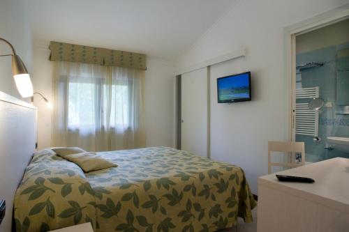 Double Room image 10