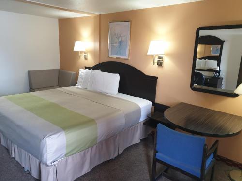 Split Mountain Motel - Tap to explore photos