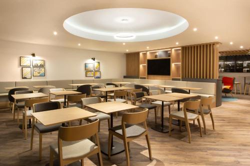 Holiday Inn Express Cheltenham Town Centre an IHG Hotel - image 7