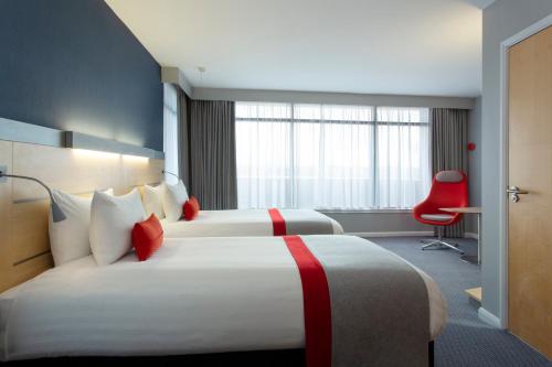 Holiday Inn Express Cheltenham Town Centre an IHG Hotel - image 13