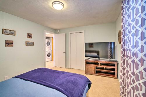 Family Retreat with Hot Tub - half Mile to Downtown! - image 2