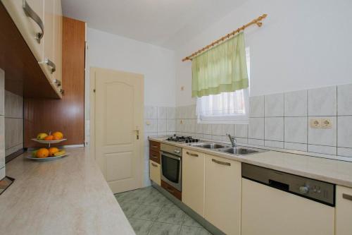 Apartments with a parking space Mastrinka Ciovo - 11283 - image 7