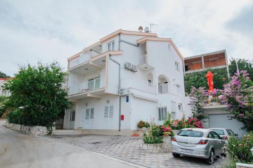 Apartments with a parking space Mastrinka Ciovo - 11283 - image 8