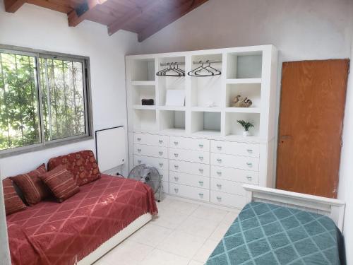 Los Arboles, casa completa a 5 minutos del Aeropuerto Ezeiza near Ministro Pistarini International Airport