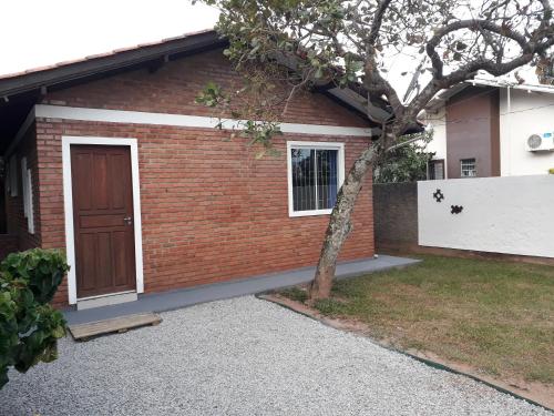 Casa em Florianópolis, rio vermelho de 2 quartos bem localizada