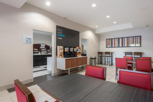 Holiday Inn Express Hotel & Suites Lagrange I-85 an IHG Hotel - image 5