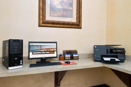 Holiday Inn Express Hotel & Suites Abilene Mall South an IHG Hotel - image 9