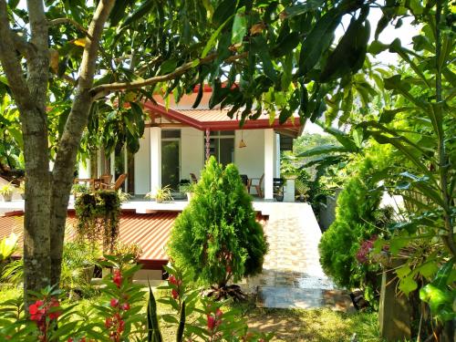 Jardín, Sandhara Home Stay in Tangalle