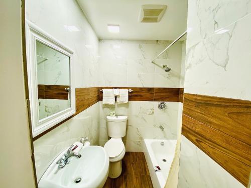 Casa Blanca Inn & Suites Whittier