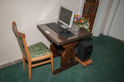 Cecil Hotel - image 8