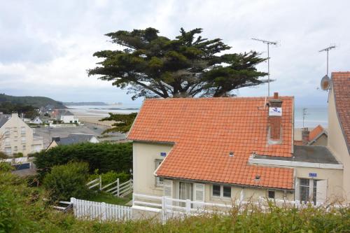 Les Hirondelles, vue mer, plage à 50m gîte à louer Erquy
