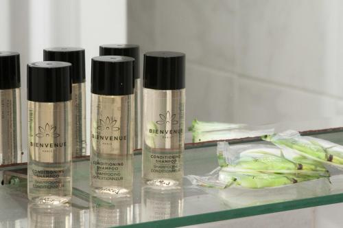 Cecil Hotel - image 13