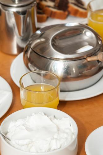 Cecil Hotel - image 6