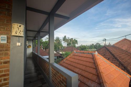 Balcony/terrace, The Backyard House near Kasih Ibu General Hospital Tabanan