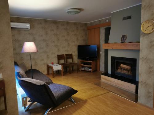 Shared lounge/TV area, Kaare Guesthouse in Viljandi