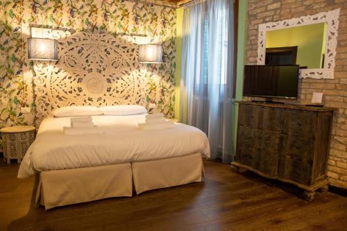 Rigoletto Charm Room Type - Deluxe Double or Twin Room