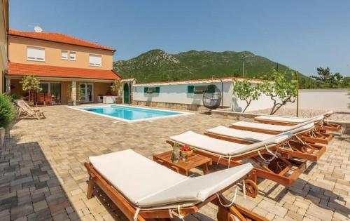 . Villa Zara with heated Hydromassage-Pool
