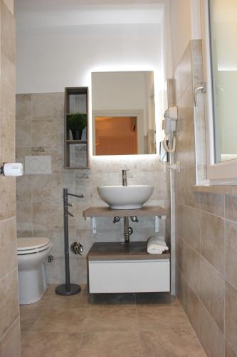 Roman Sunrise Rooms - image 10