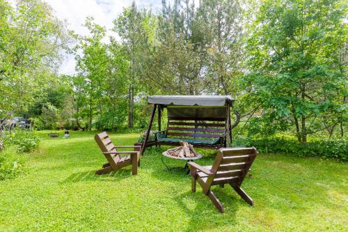Garden, Poppelstrand Nuuksio, Pet friendly guest apartment in Nuuksio