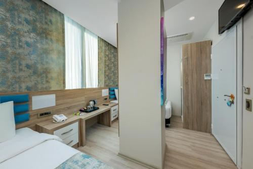 room detail thumbnail 1