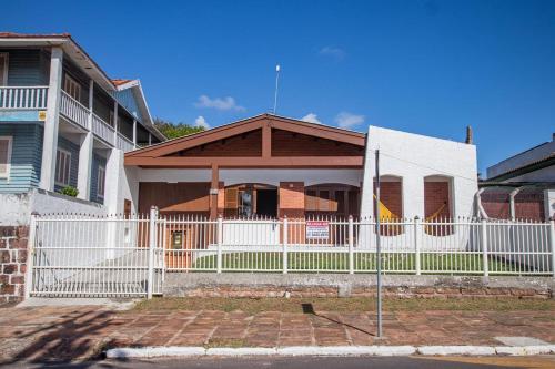 Casa de 5 dormitórios com Piscina