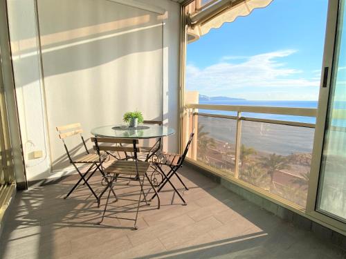 SEA FRONT - panoramic sea view studio with terrace, Nice (fotografie 6)
