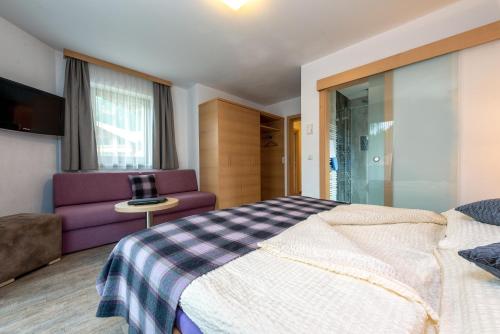 Double Room (2-3 Adults)
