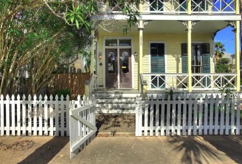 1886 Victorian home - image 6