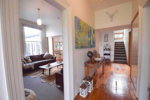 Best Location in Hobart! Luxury 4 bedroom with stunning views