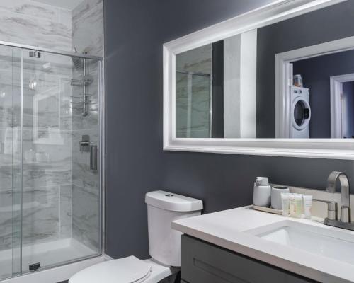 Luxe LF Square 1BR with Rooftop by Zencity - main image