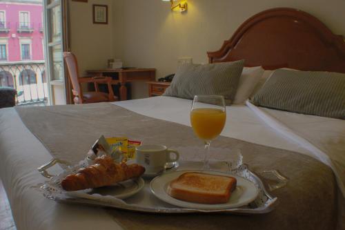 Hotel Asturias - image 2