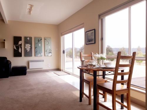 Couples Retreat with Mountain View Near Hobart - Sandford