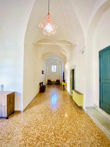 大堂, Relais il Chiostro Historic Courtyard & Panoramic Terrace near Sorrento in 馬薩盧布倫塞