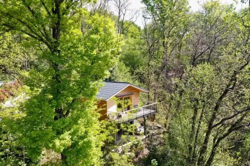 "La Romantica" Superior Chalet Rifugio Nel Bosco in Astano, Schweiz