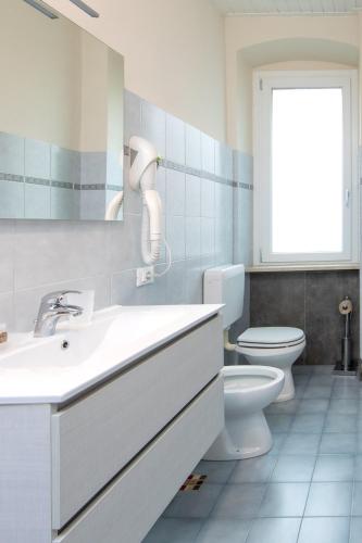 One-Bedroom Apartment image 8