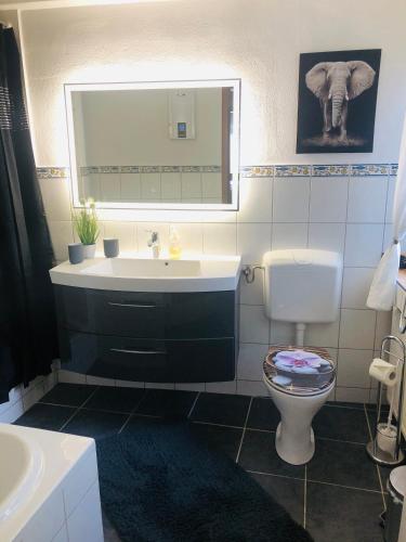 ห้องน้ำ, Apartment Unna-Massen mit eigener Sauna in อุนนา