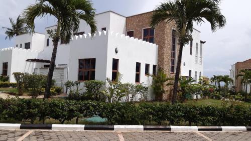 Sultan Palace Beach Resort - BAHATI House A-901