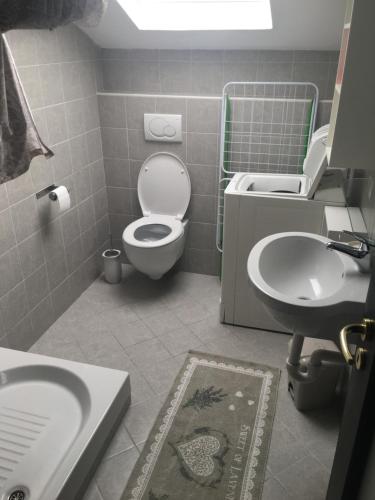 Ванна кімната, Mansarda Varazze in Варацце