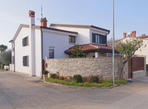  Apartments Valerija in 52475 Zambratija