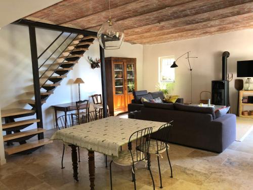 Puyvert appartement de charme en duplex au calme avec jardin et accès piscine - Proche Lourmarin