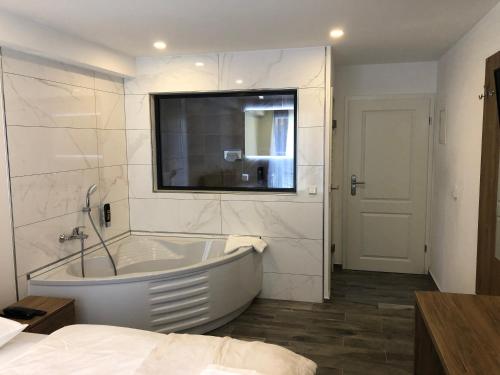 Deluxe Double Room with Bath