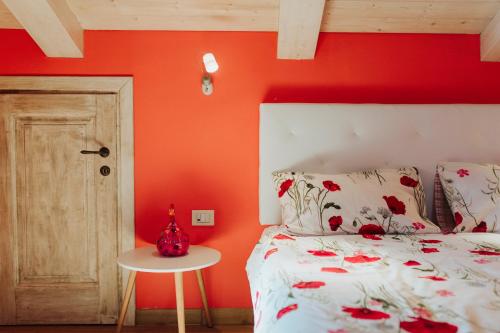1 queen bed, 1 sofa bed
