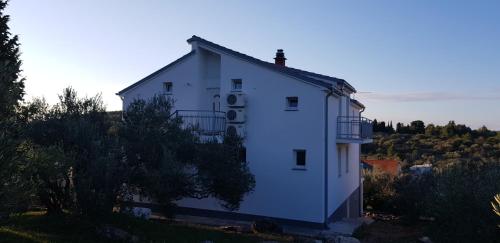  Apartments Zafranović, Pension in Prvić Luka